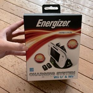 NEW sealed.  Energizer- Power and Play charging system for Wii U and Wii